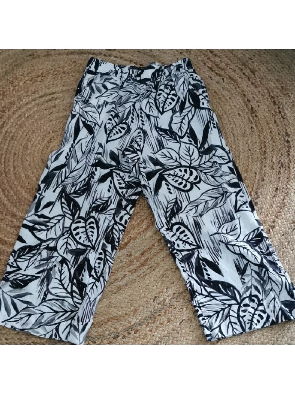 Tahari Monochrome Leaf Print B/W 100% Linen Beachy 🌺 Tropical Wide Leg Pant. S